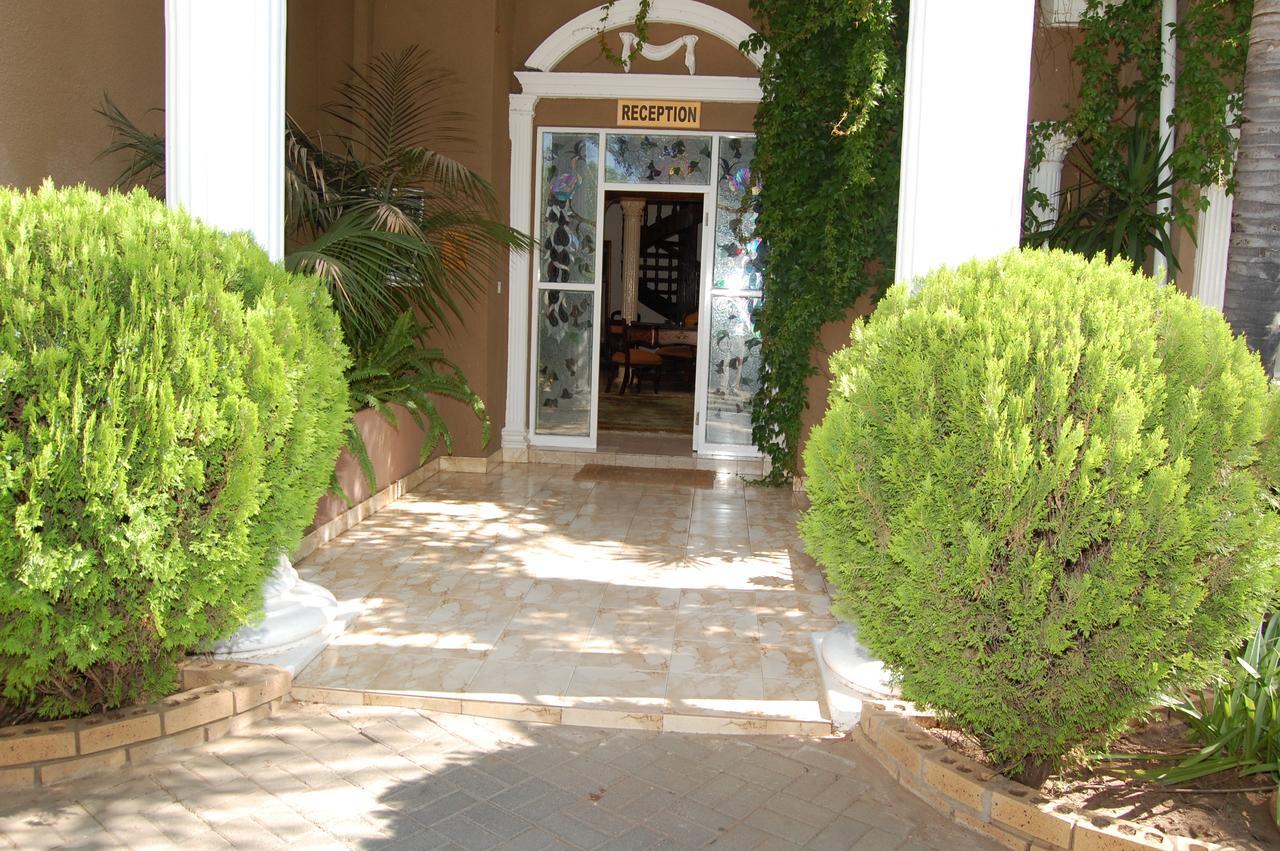 Falcon Crest Suites Gaborone Exterior foto
